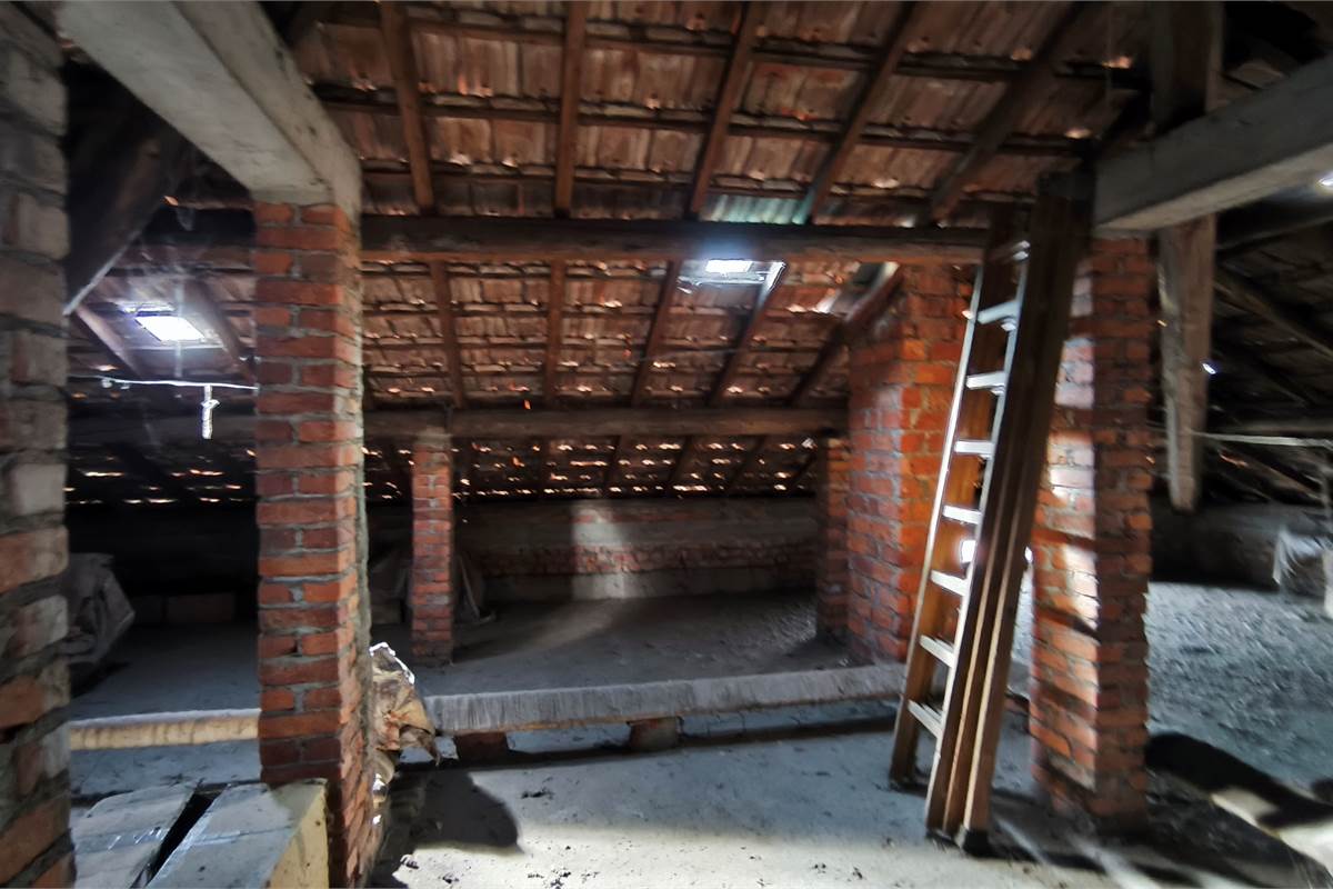 sottotetto con accesso dal vano scala