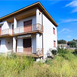Villa con due appartamenti