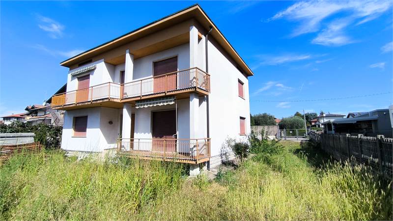 Villa con due appartamenti