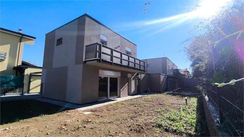 Villa di Testa libera su 3 lati !