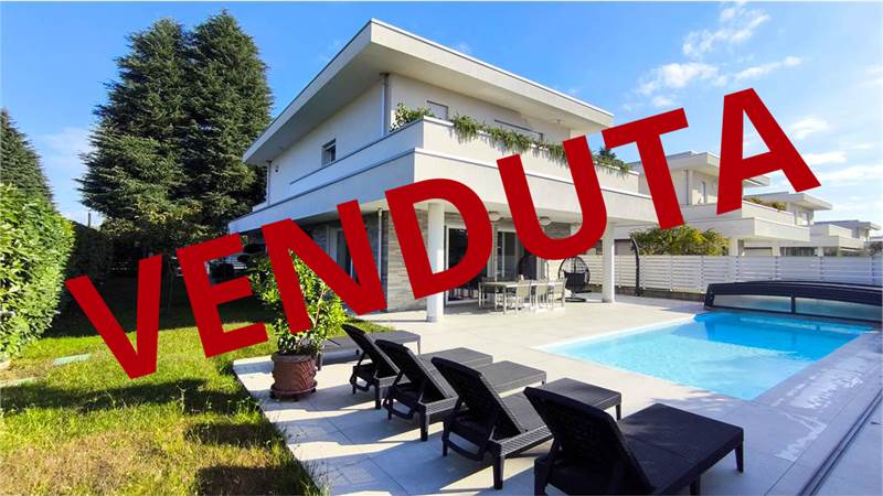*** VENDUTA *** Villa Singola con piscina