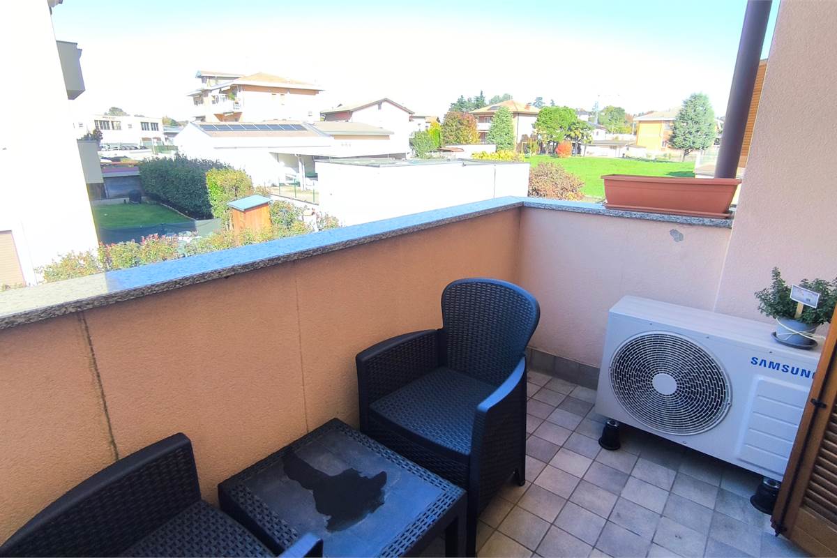 balcone adiacente soggiorno