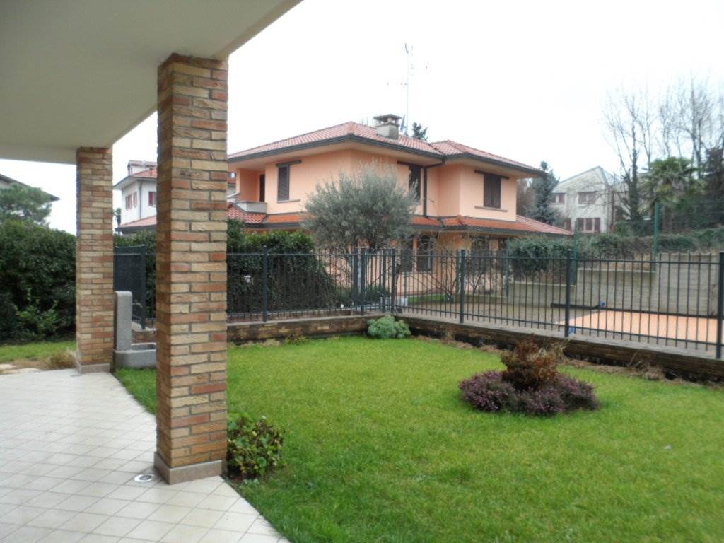 2 locali In Affitto a Guanzate