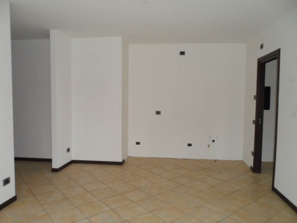 2 locali In Affitto a Guanzate