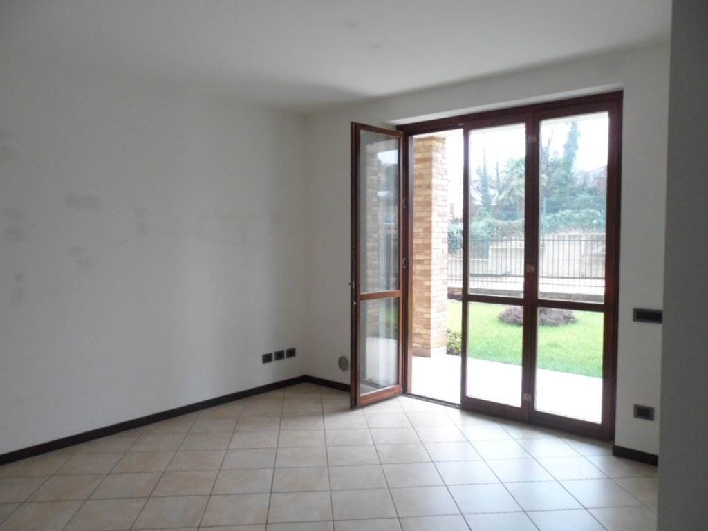 2 locali In Affitto a Guanzate