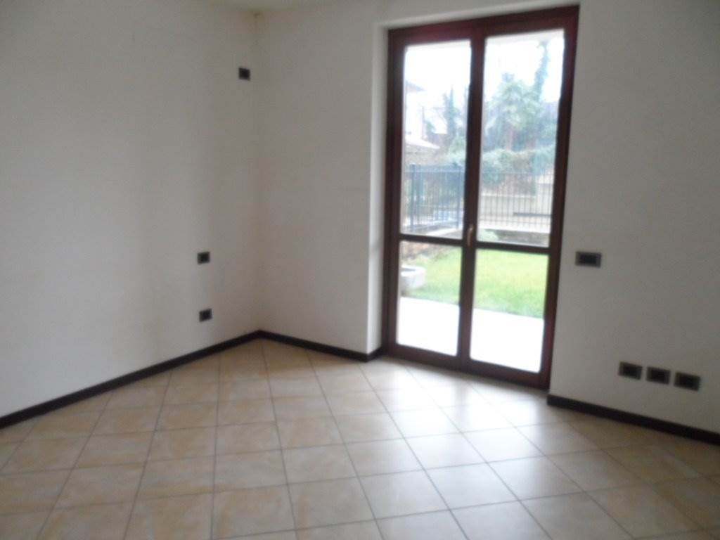 2 locali In Affitto a Guanzate