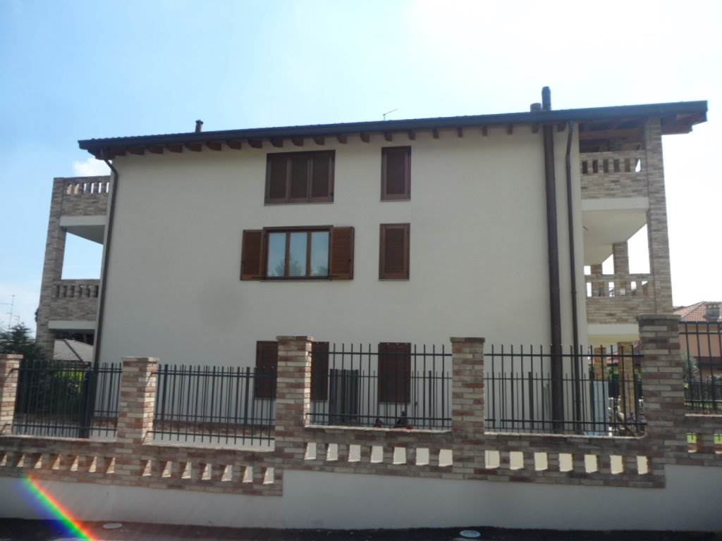 2 locali In Affitto a Guanzate