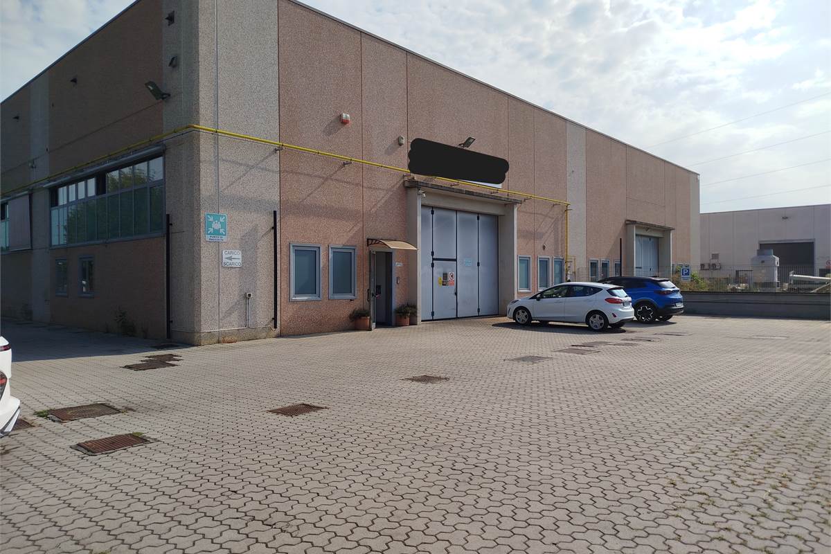 piazzale fronte ingresso