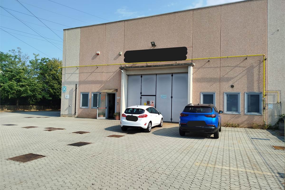 piazzale fronte ingresso