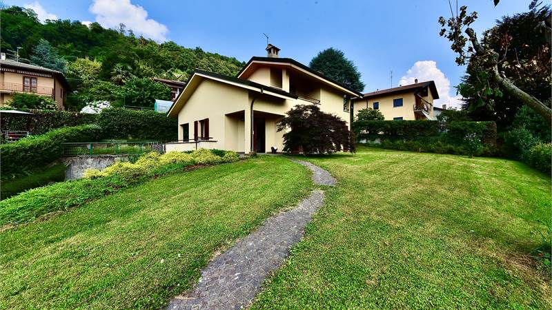 Villa In Vendita a Montorfano