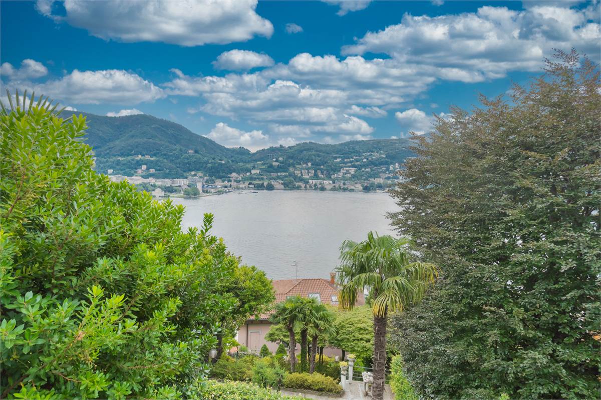 Villa unifamiliare con splendida vista lago a Como