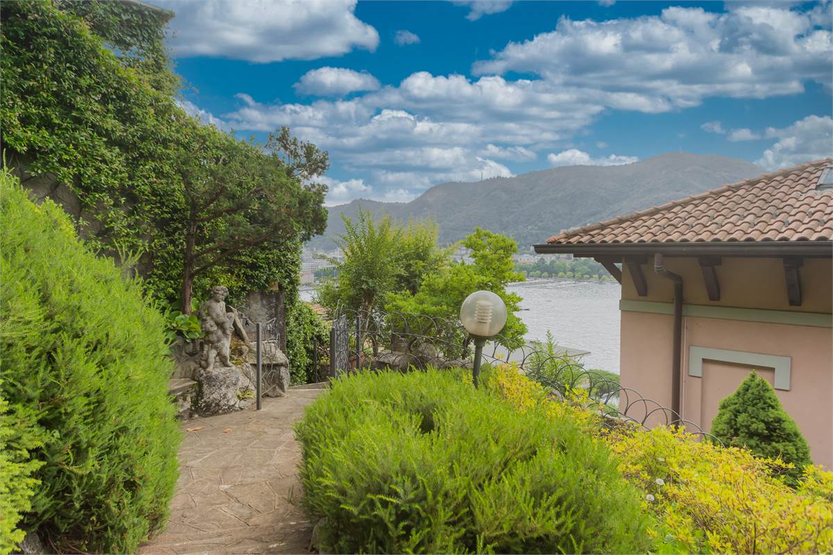 Villa unifamiliare con splendida vista lago a Como