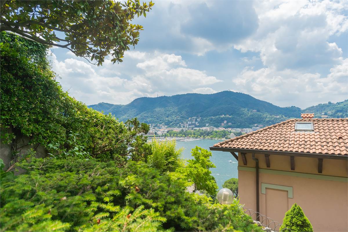 Villa unifamiliare con splendida vista lago a Como