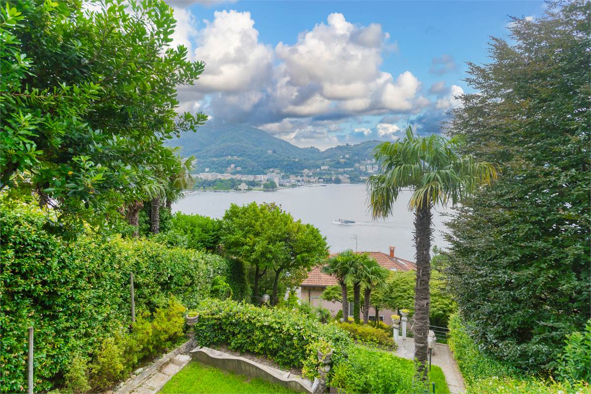 Villa unifamiliare con splendida vista lago a Como