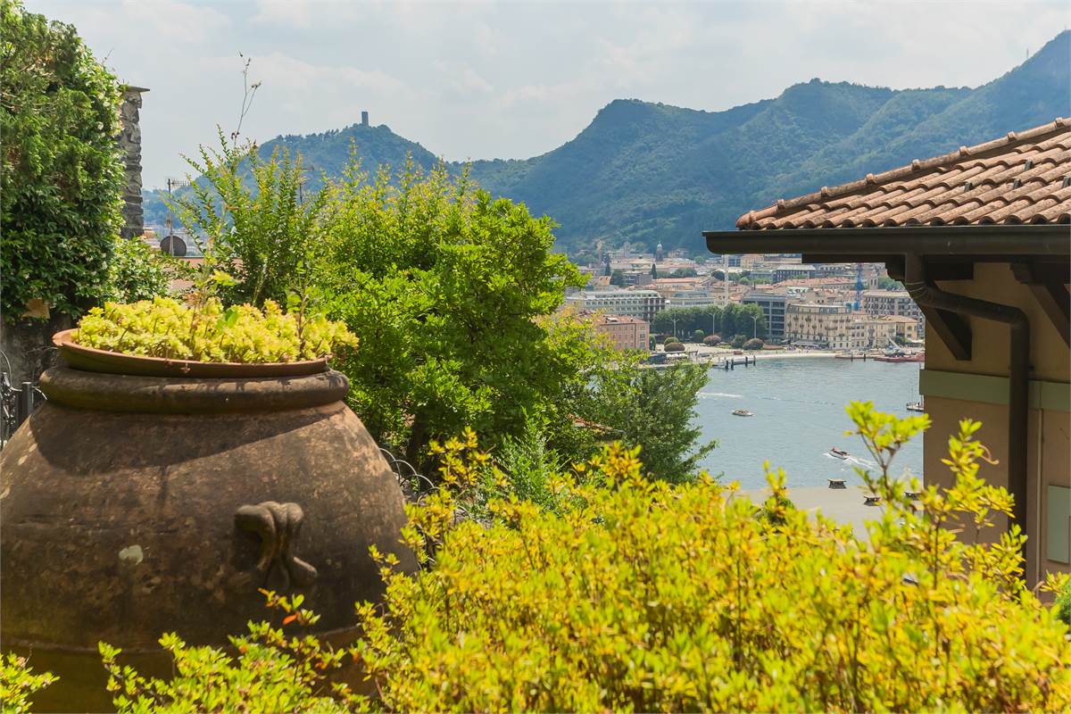 Villa unifamiliare con splendida vista lago a Como