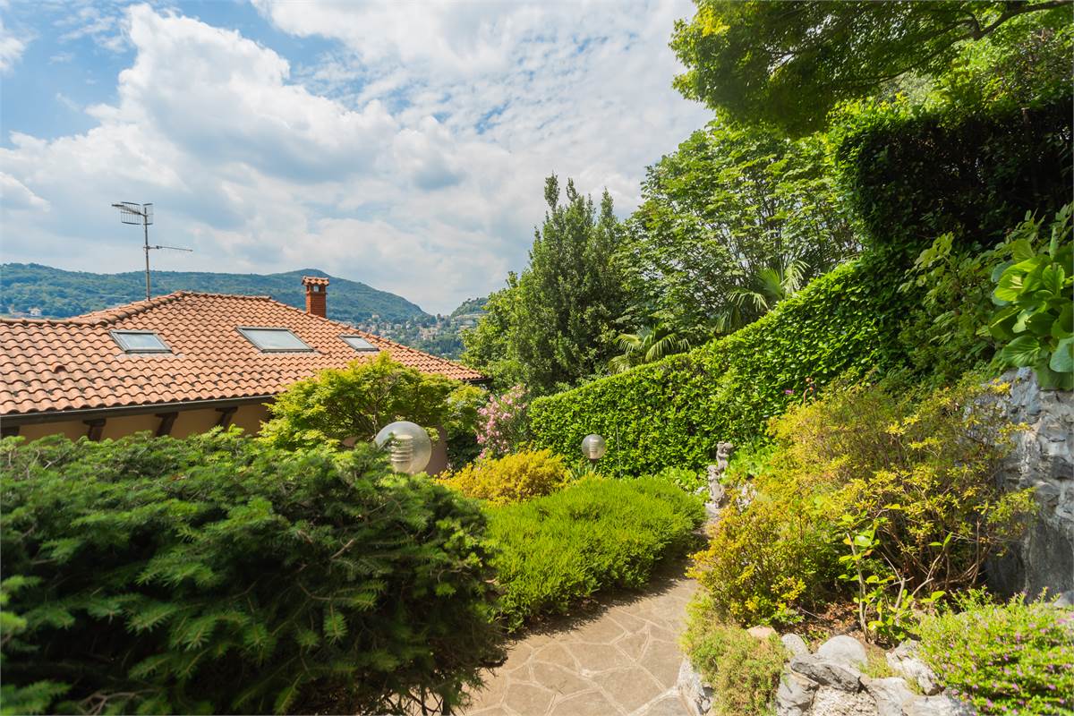 Villa unifamiliare con splendida vista lago a Como