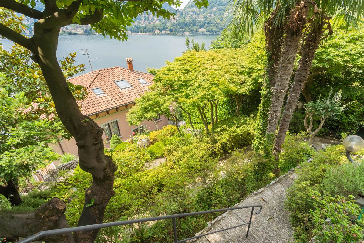 Villa unifamiliare con splendida vista lago a Como