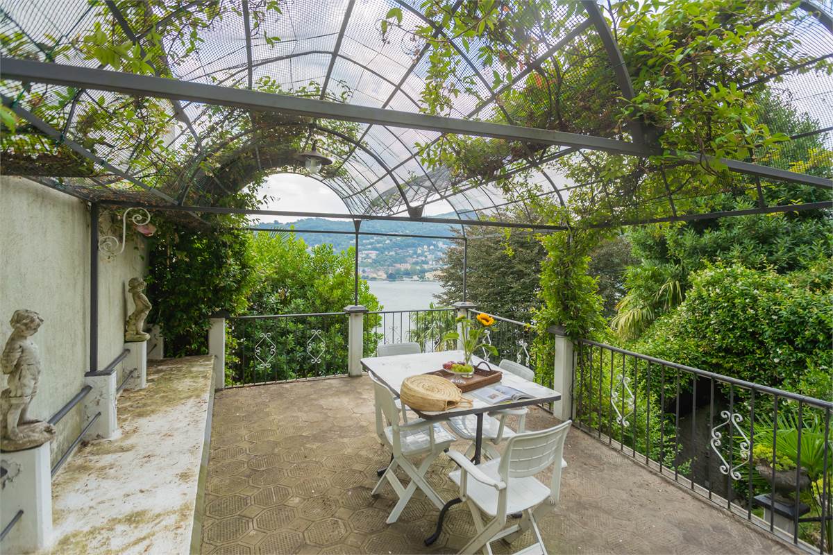 Villa unifamiliare con splendida vista lago a Como