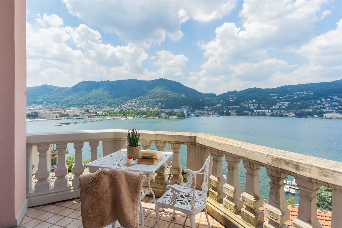 Villa unifamiliare con splendida vista lago a Como