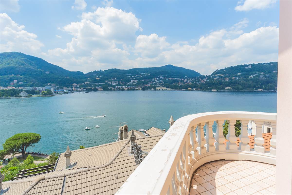 Villa unifamiliare con splendida vista lago a Como