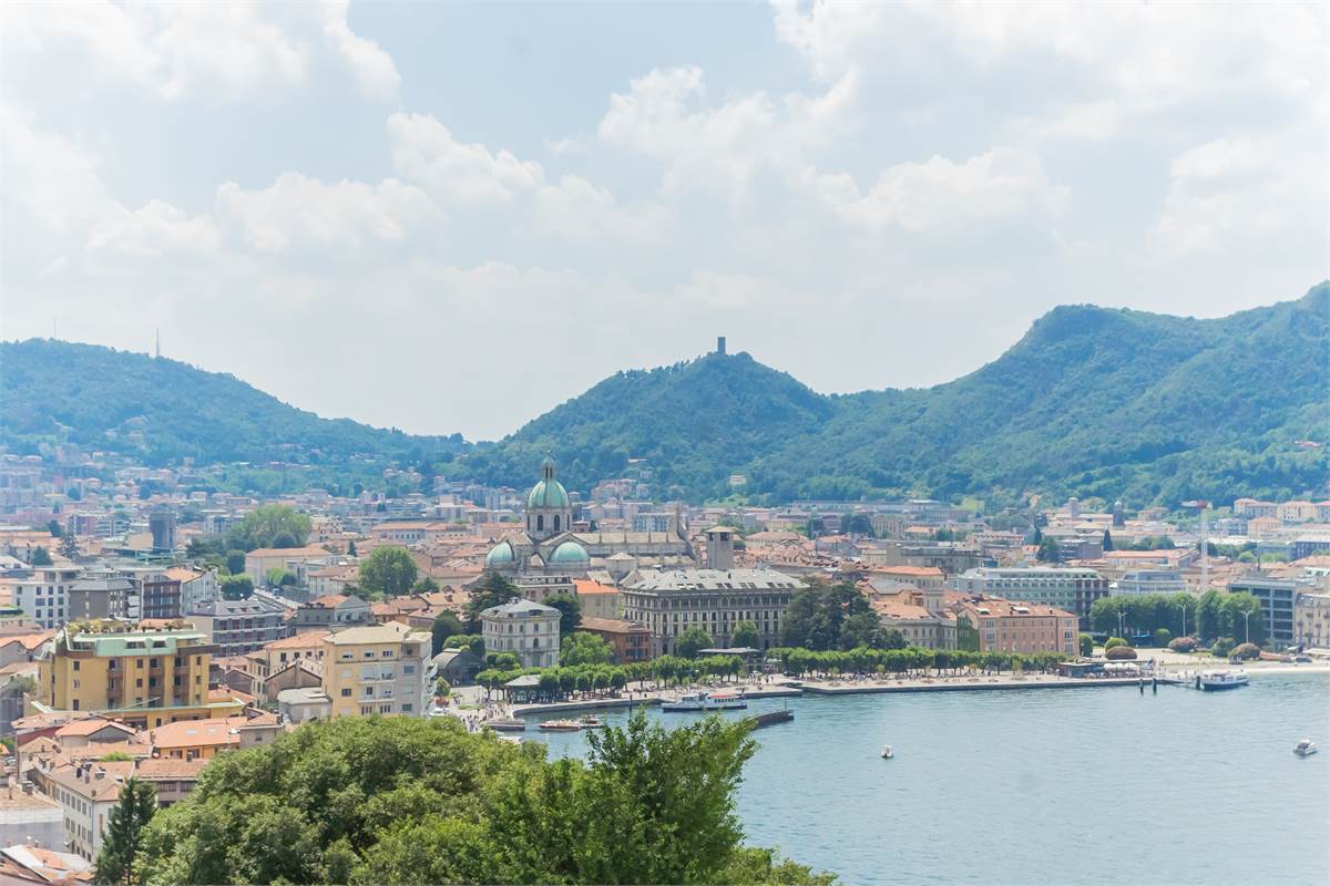 Villa unifamiliare con splendida vista lago a Como