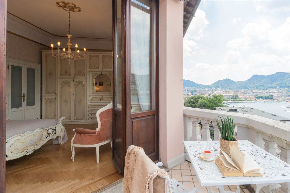 Villa unifamiliare con splendida vista lago a Como