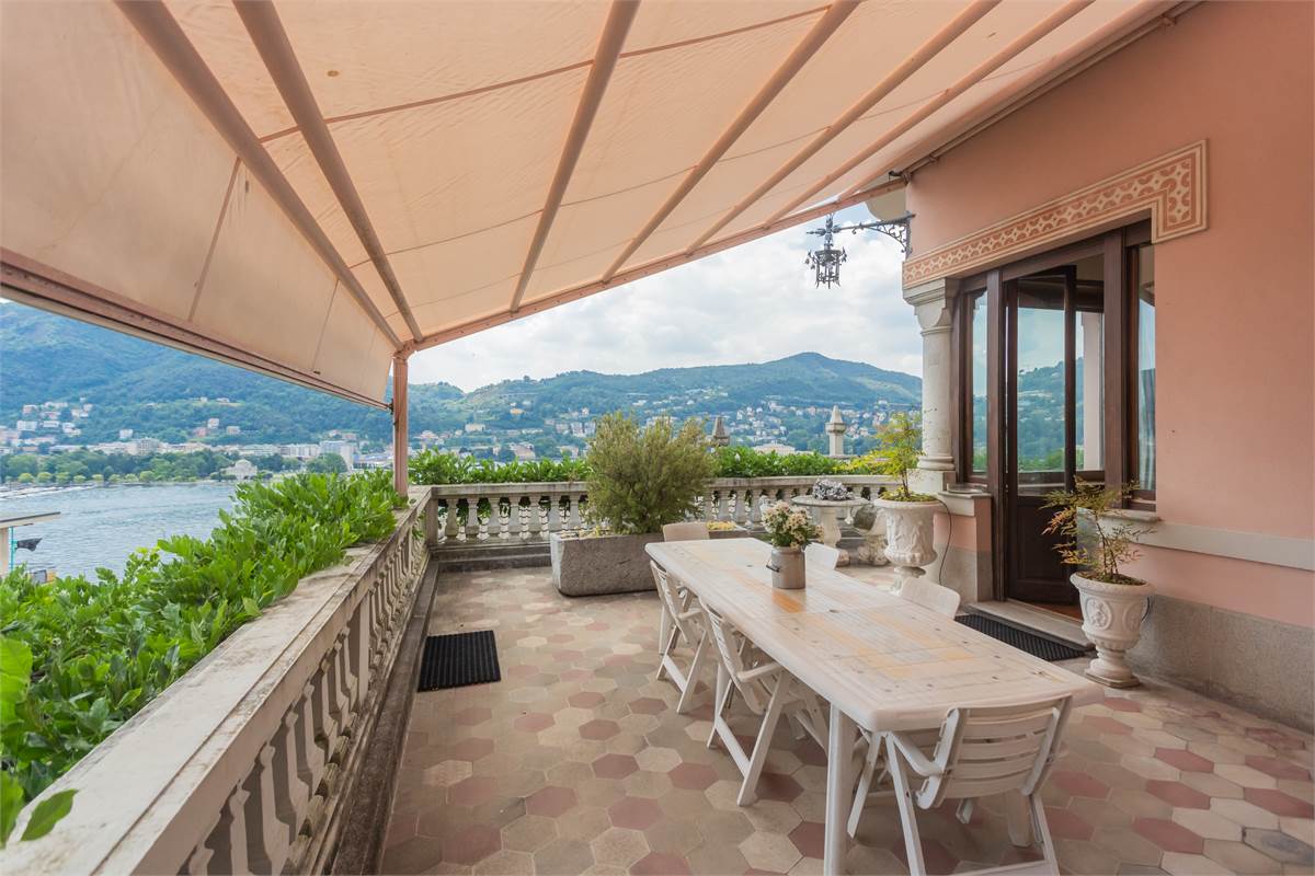 Villa unifamiliare con splendida vista lago a Como