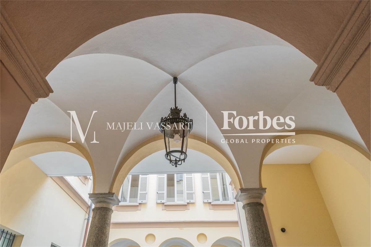 Appartamento ristrutturato e con terrazza nel centro storico a Como