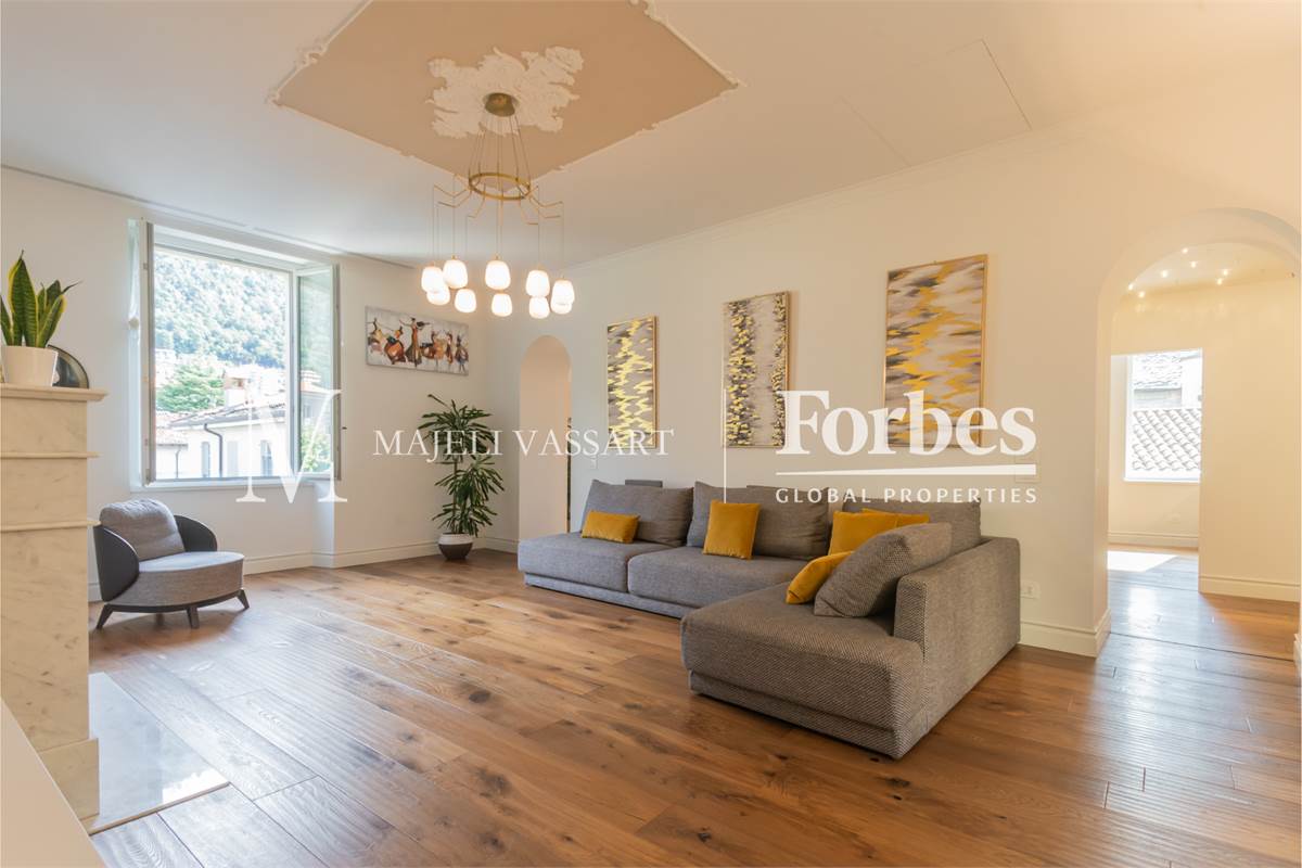 Appartamento ristrutturato e con terrazza nel centro storico a Como