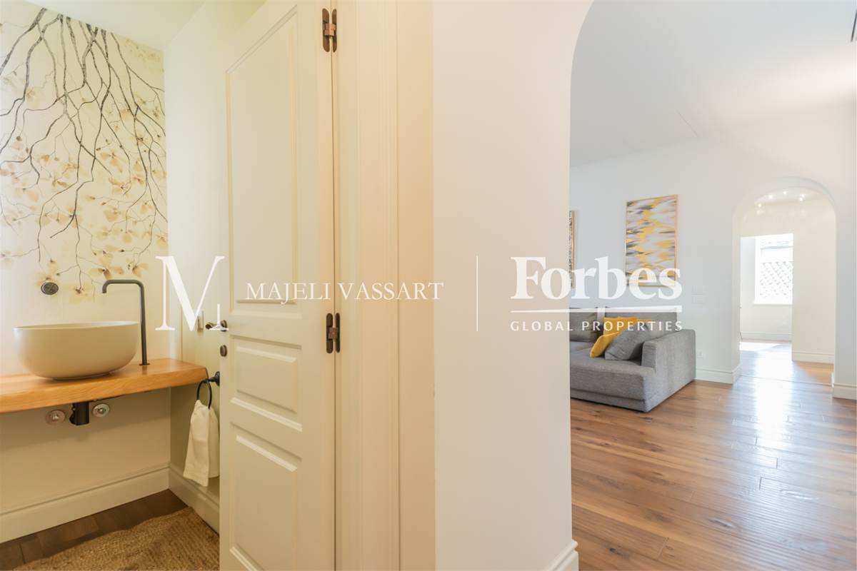 Appartamento ristrutturato e con terrazza nel centro storico a Como