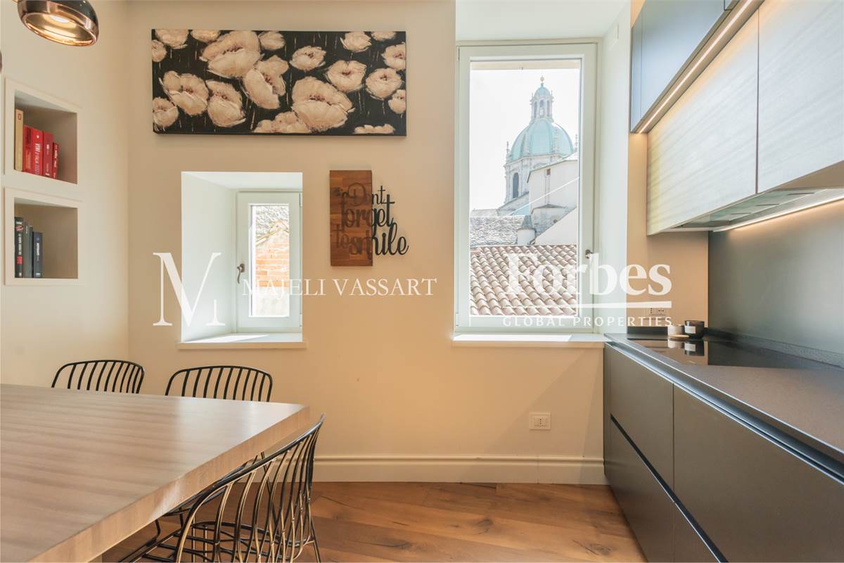 Appartamento ristrutturato e con terrazza nel centro storico a Como