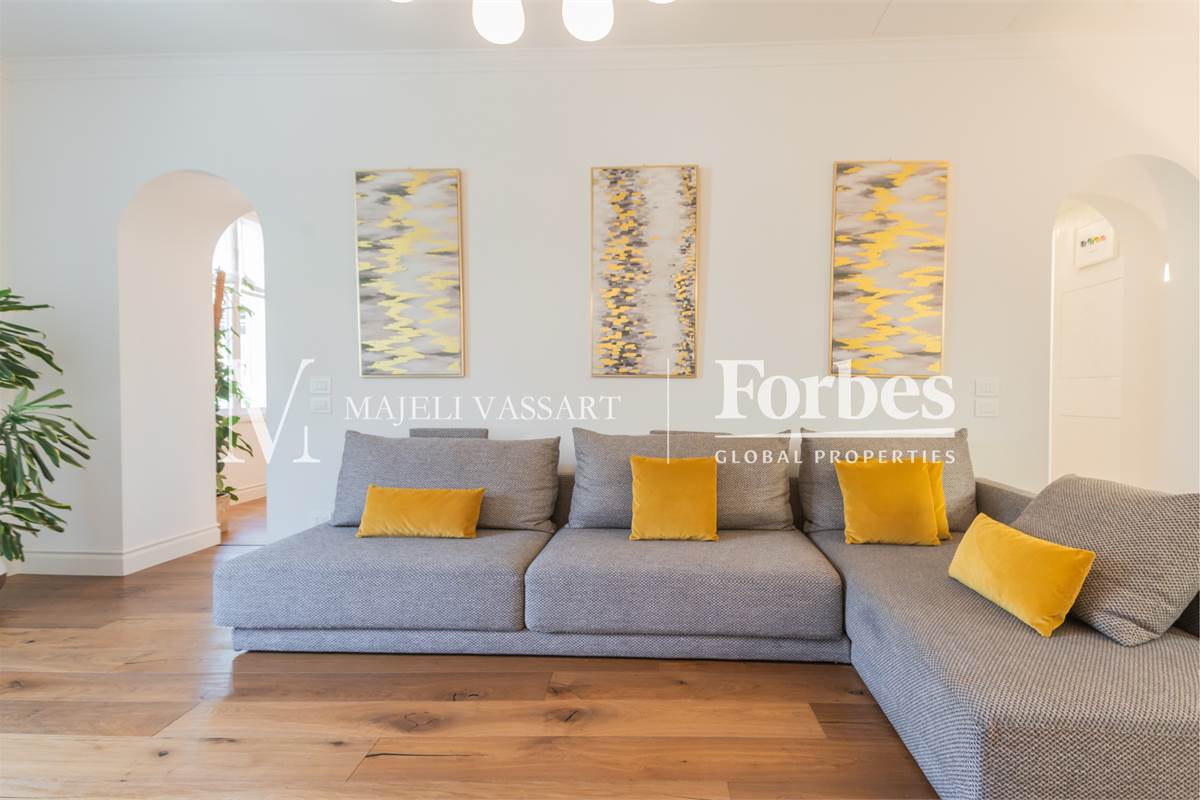 Appartamento ristrutturato e con terrazza nel centro storico a Como