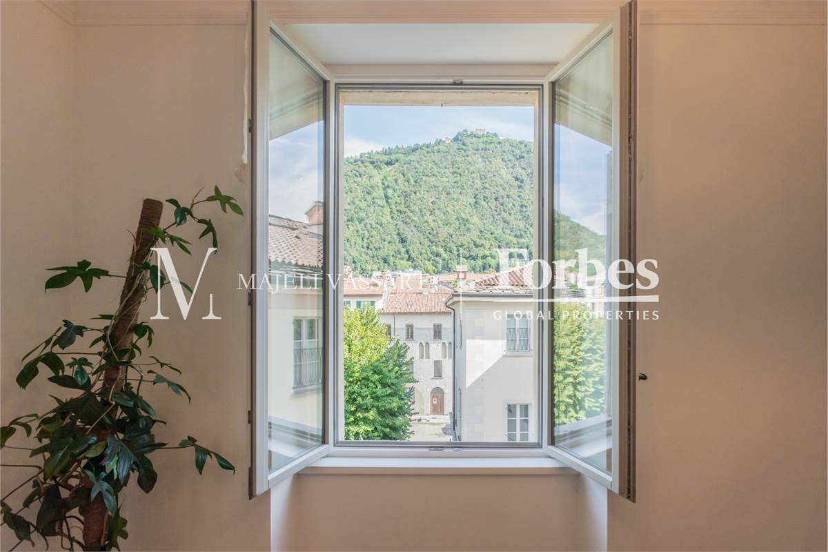 Appartamento ristrutturato e con terrazza nel centro storico a Como