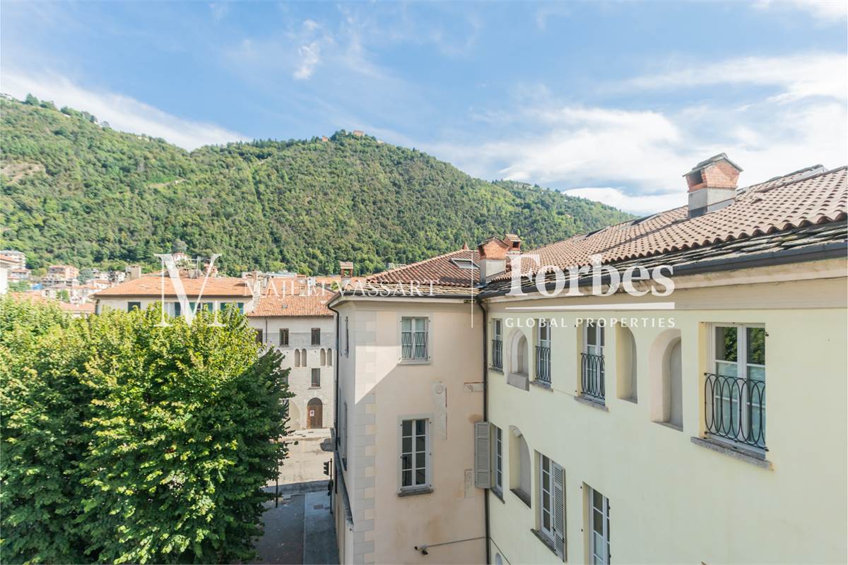 Appartamento ristrutturato e con terrazza nel centro storico a Como