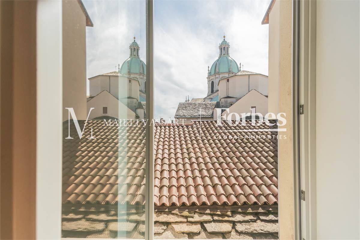 Appartamento ristrutturato e con terrazza nel centro storico a Como