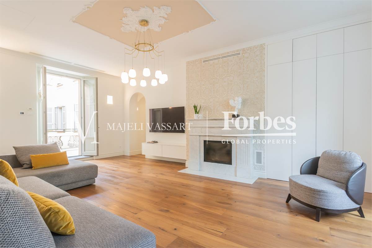 Appartamento ristrutturato e con terrazza nel centro storico a Como