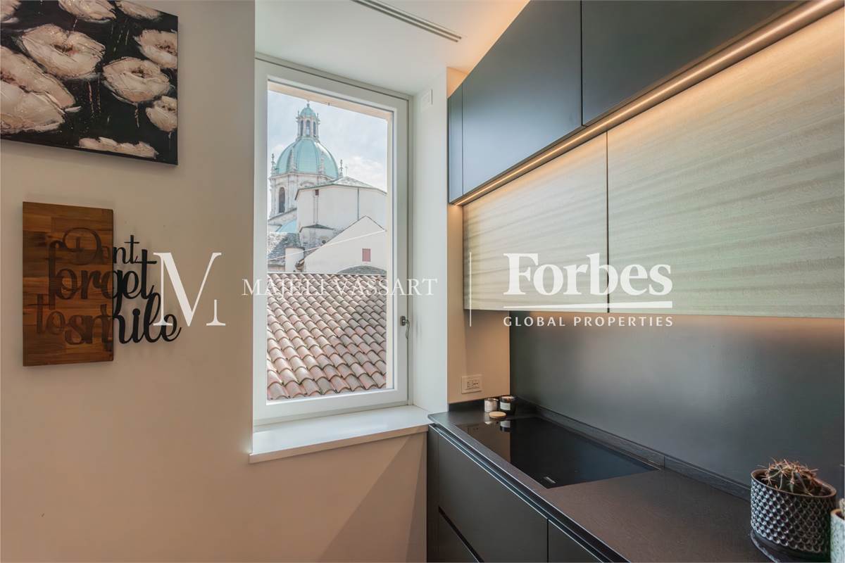 Appartamento ristrutturato e con terrazza nel centro storico a Como