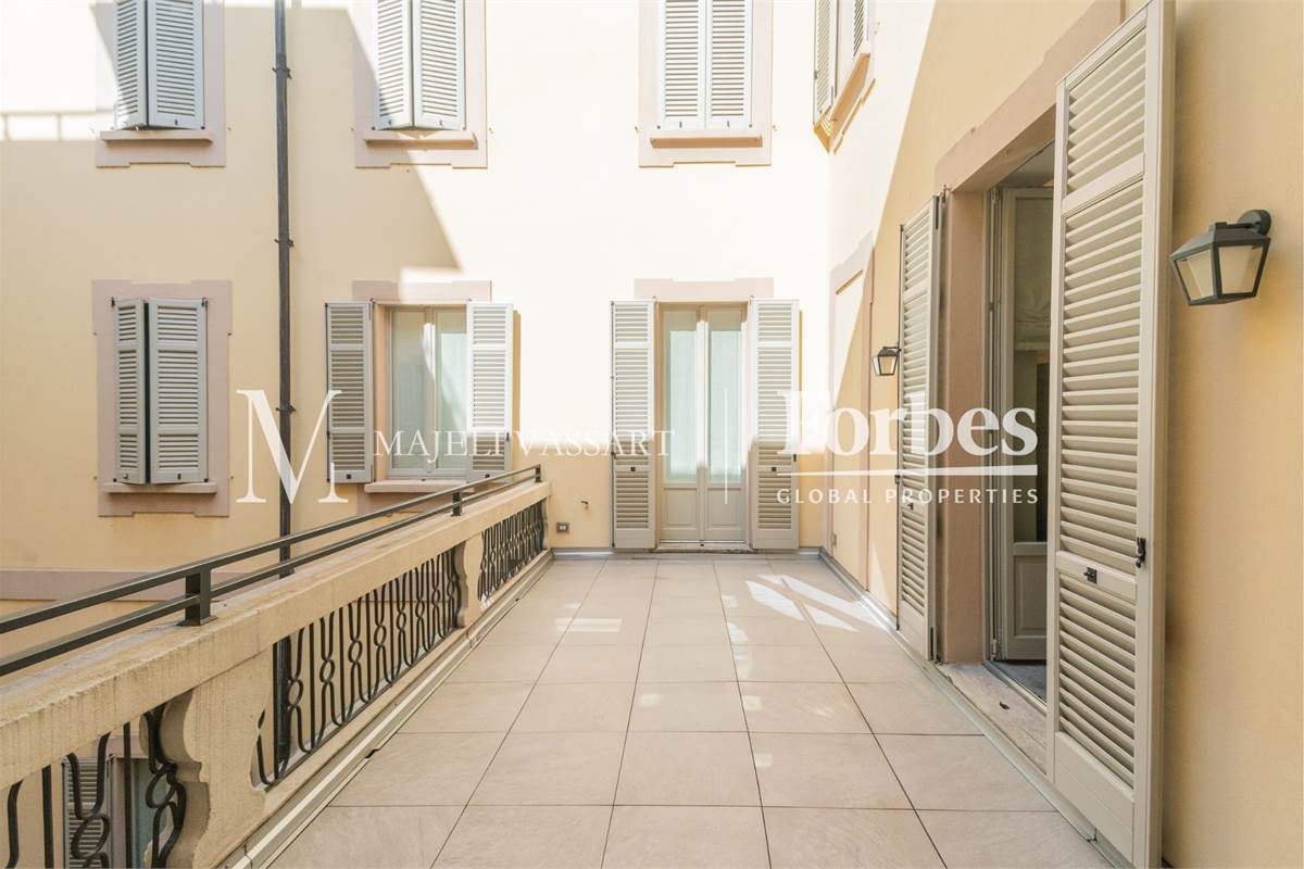 Appartamento ristrutturato e con terrazza nel centro storico a Como