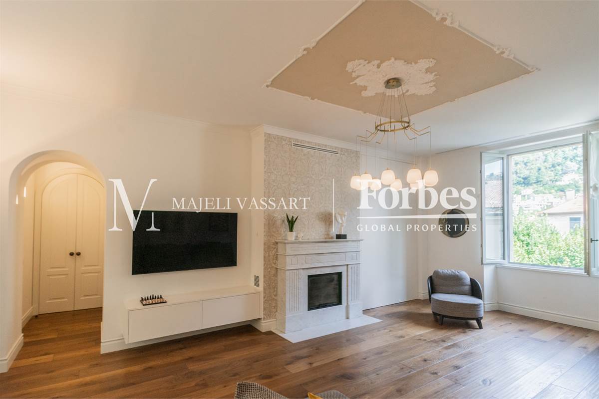 Appartamento ristrutturato e con terrazza nel centro storico a Como