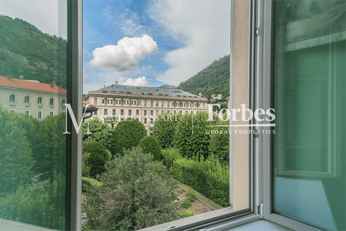 Appartamento ristrutturato e con terrazza nel centro storico a Como