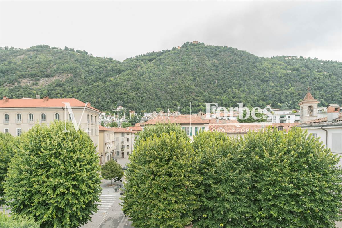 Appartamento ristrutturato e con terrazza nel centro storico a Como