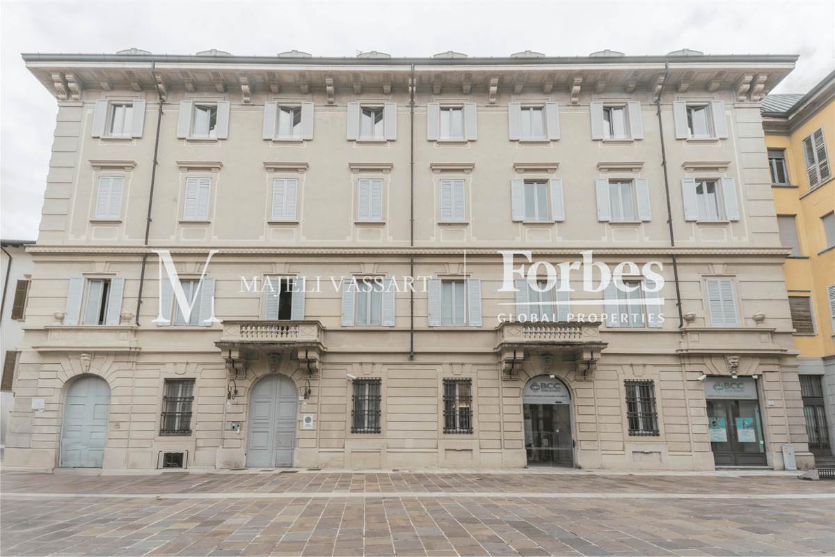 Appartamento ristrutturato e con terrazza nel centro storico a Como