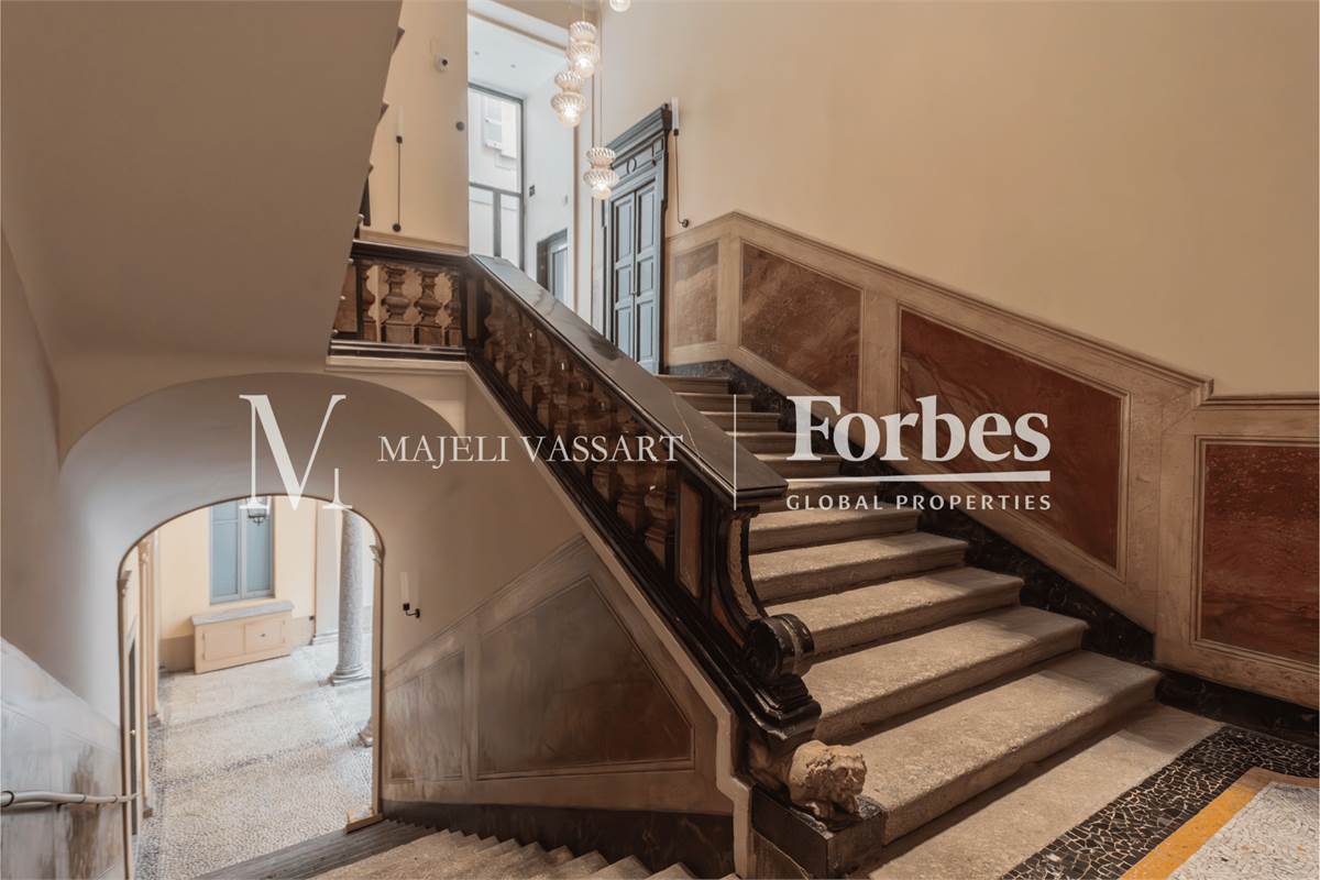 Appartamento ristrutturato e con terrazza nel centro storico a Como