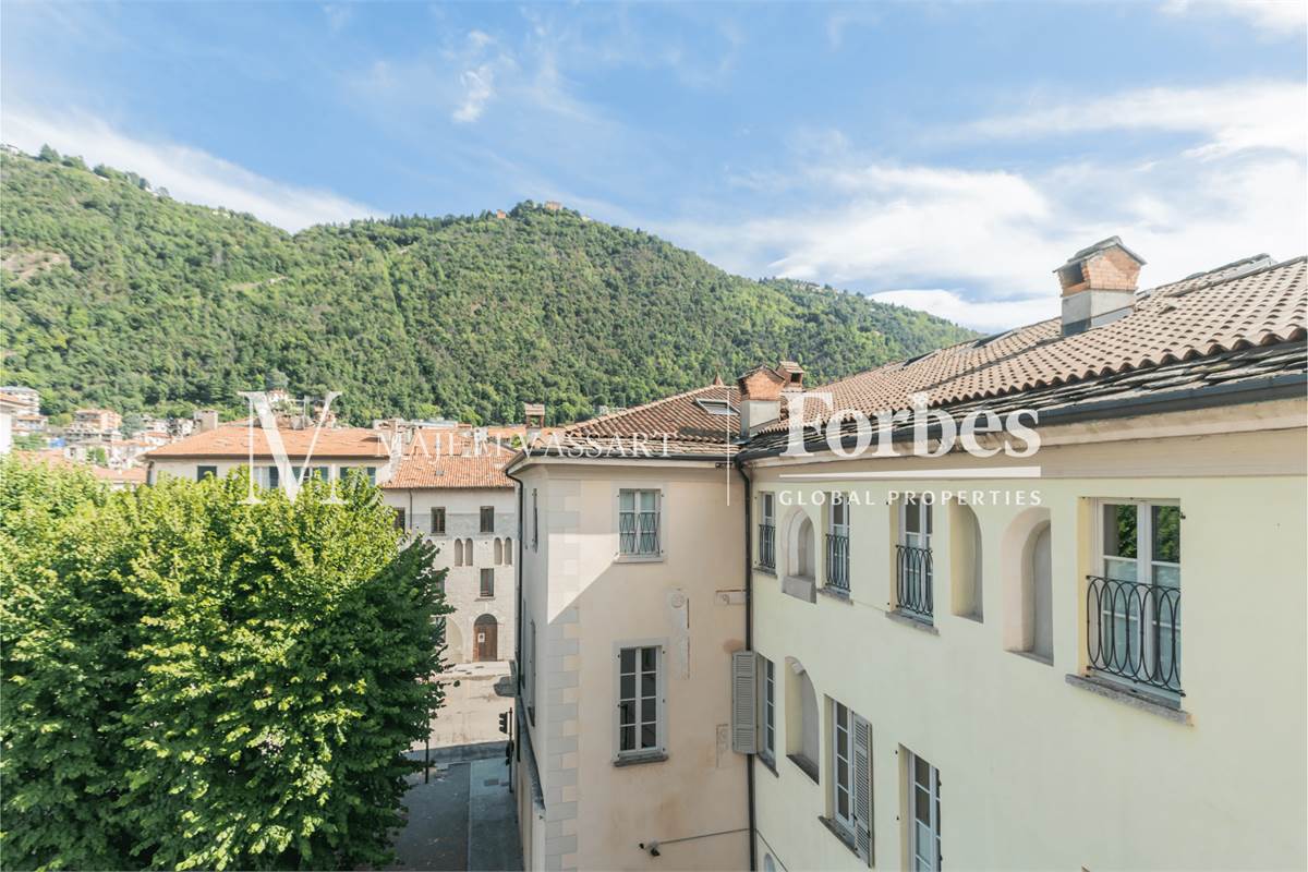 Appartamento ristrutturato e con terrazza nel centro storico a Como