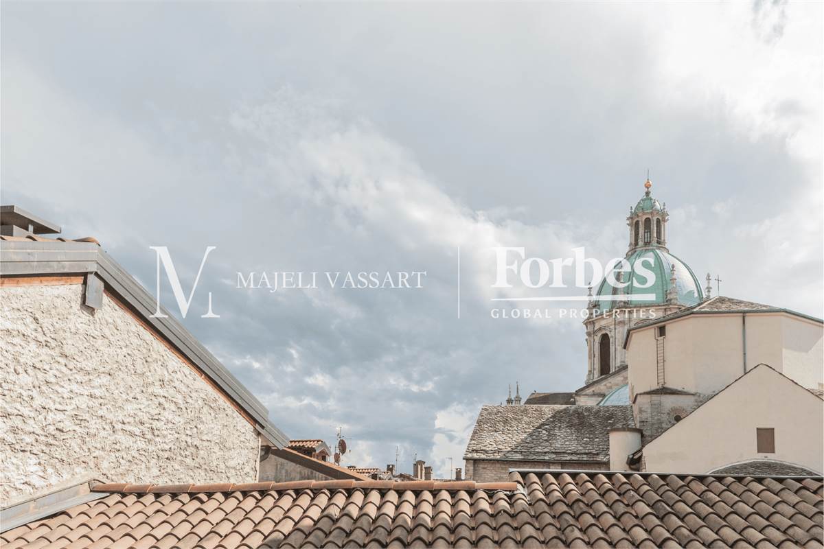 Appartamento ristrutturato e con terrazza nel centro storico a Como