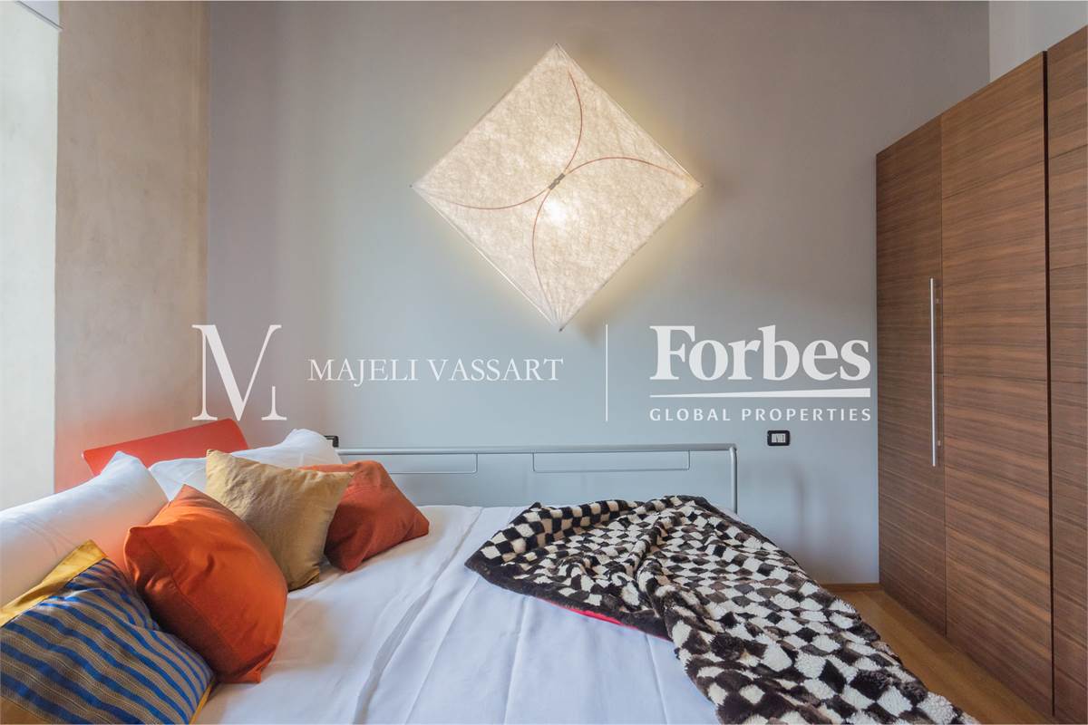 Appartamento ristrutturato con box, centro Como