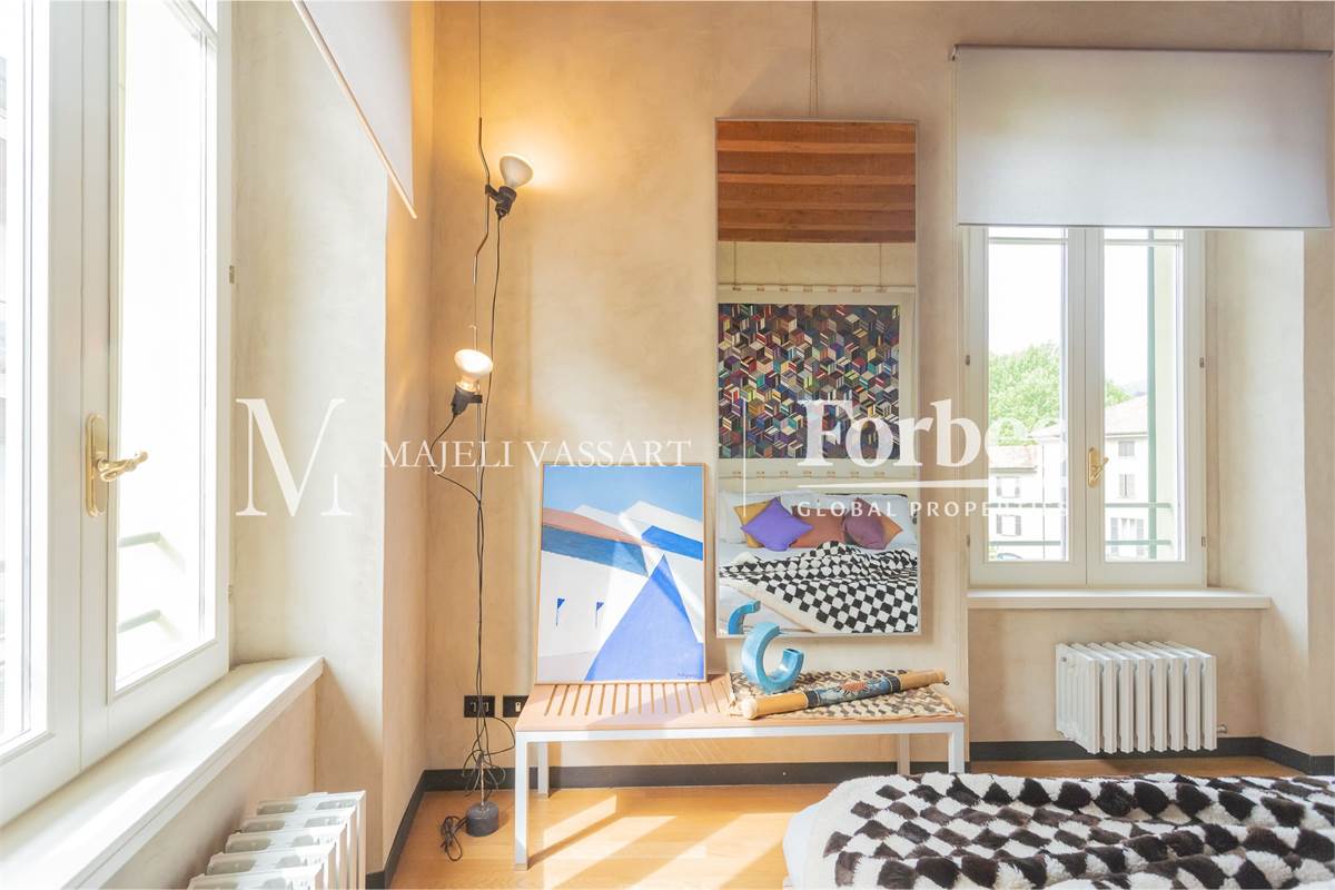 Appartamento ristrutturato con box, centro Como