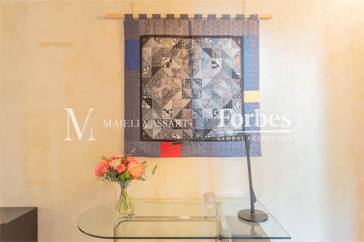 Appartamento ristrutturato con box, centro Como