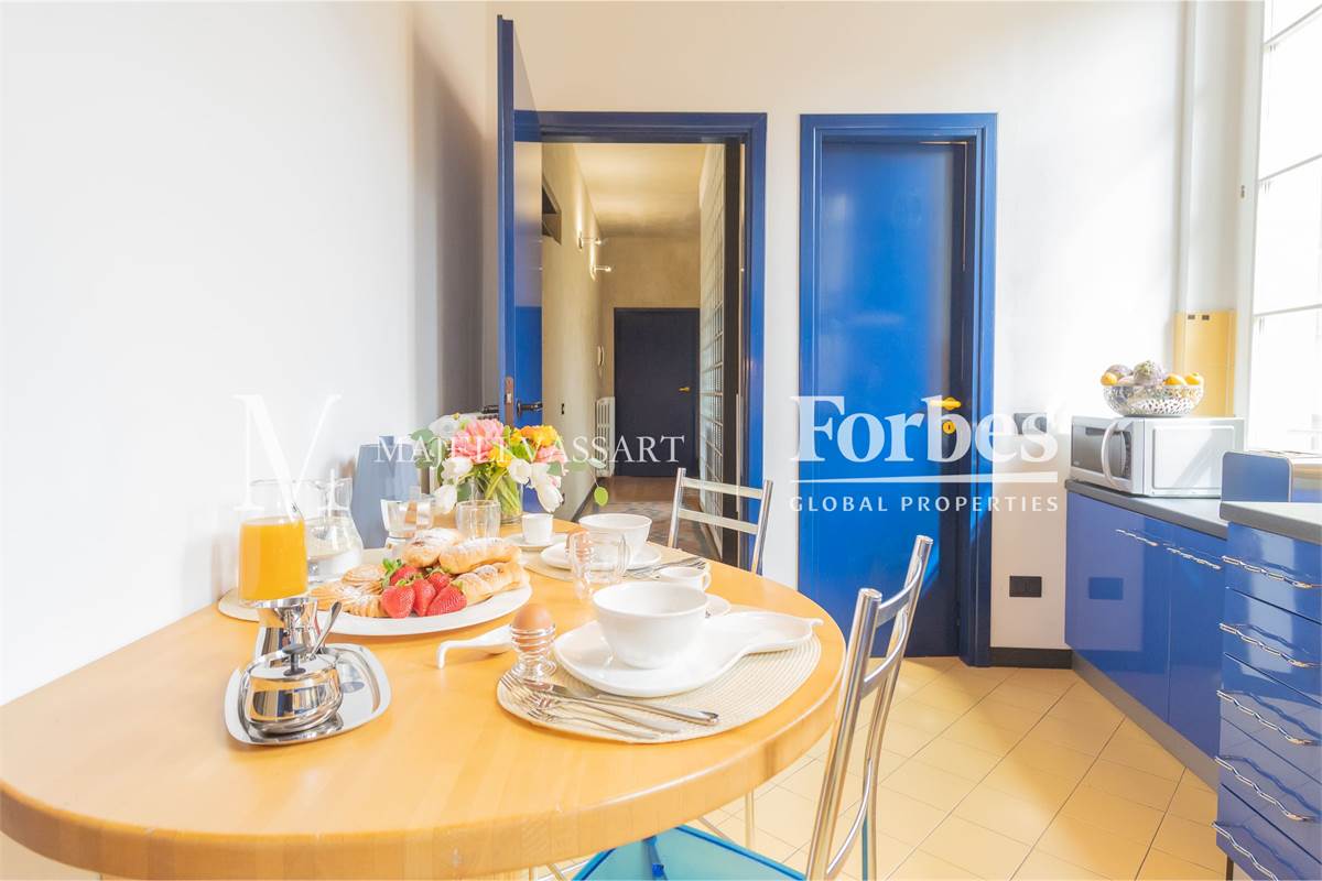 Appartamento ristrutturato con box, centro Como