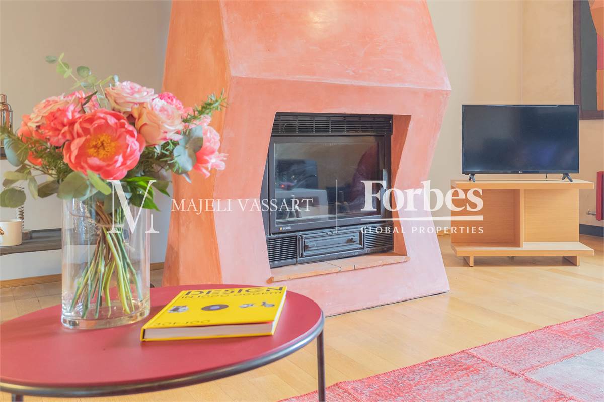 Appartamento ristrutturato con box, centro Como